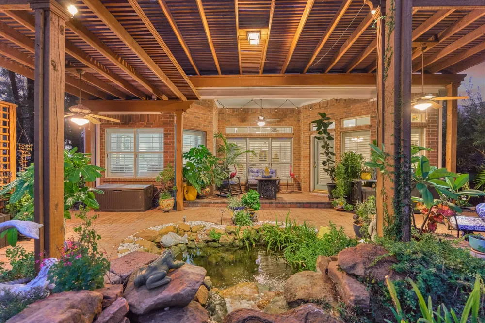 32 Hillwood Lane Montgomery, TX 77356