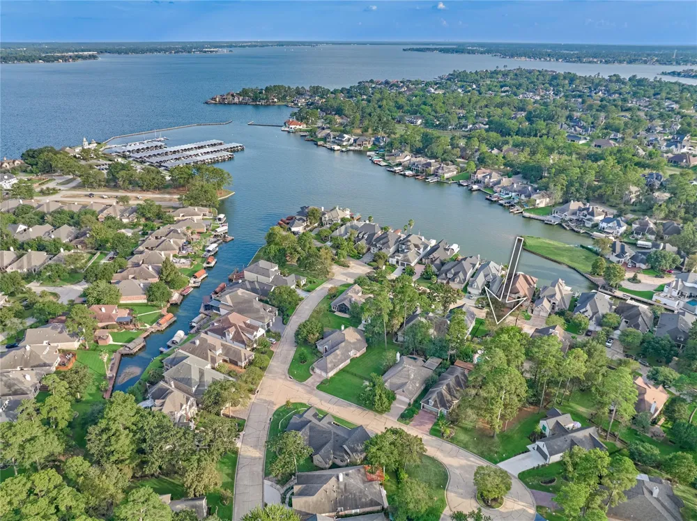 32 Hillwood Lane Montgomery, TX 77356
