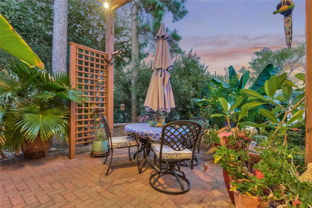 32 Hillwood Lane Montgomery, TX 77356