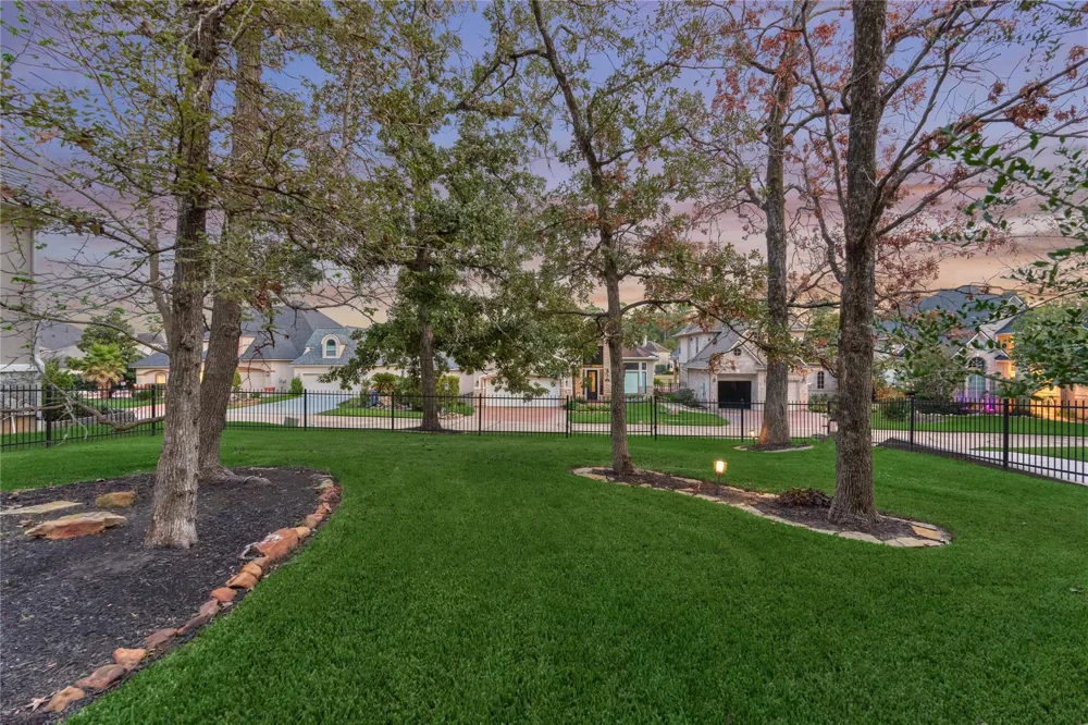 32 Hillwood Lane Montgomery, TX 77356