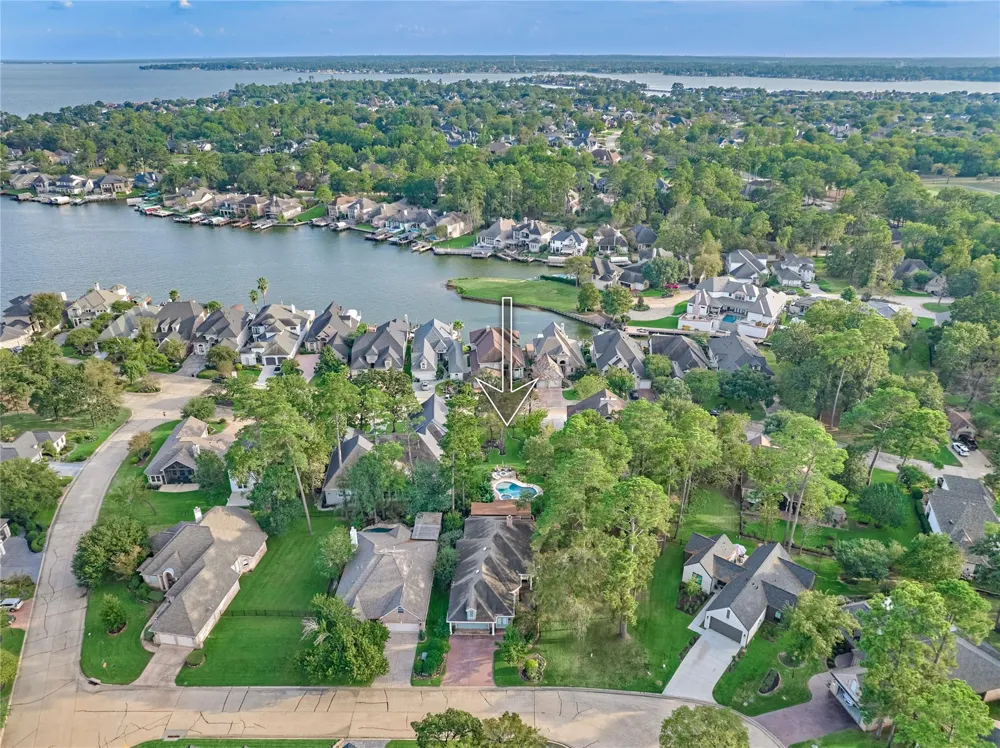 32 Hillwood Lane Montgomery, TX 77356