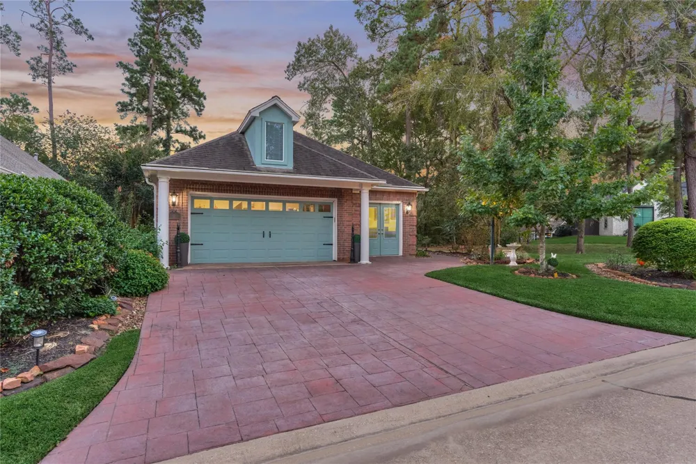 32 Hillwood Lane Montgomery, TX 77356
