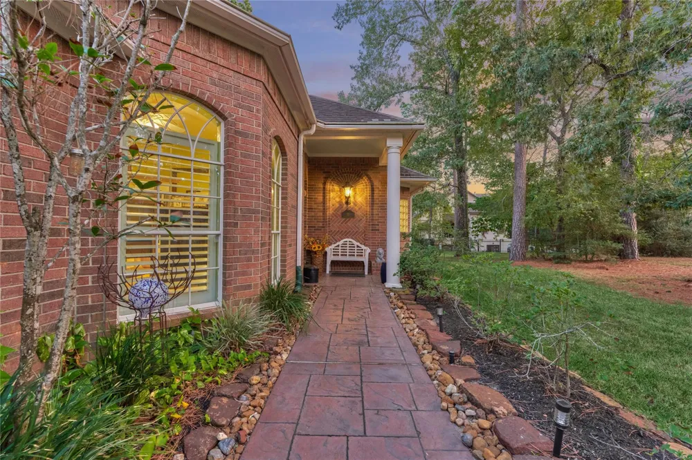 32 Hillwood Lane Montgomery, TX 77356