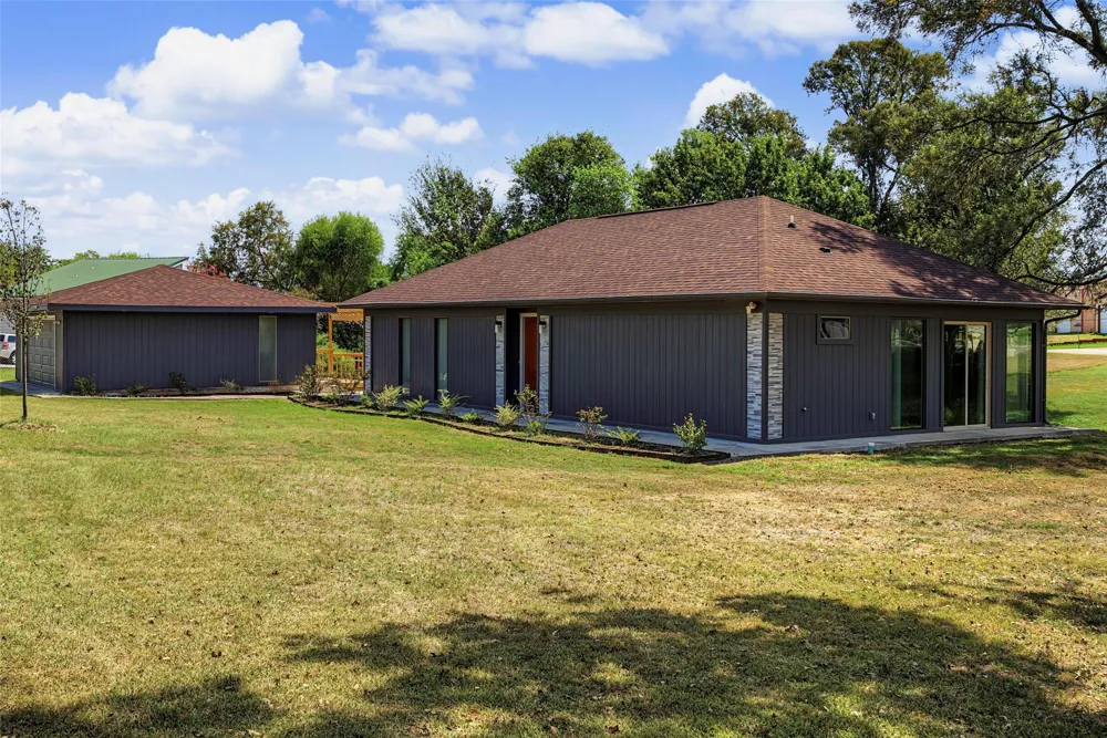 20 Coolcrest Drive Point Blank, TX 77364