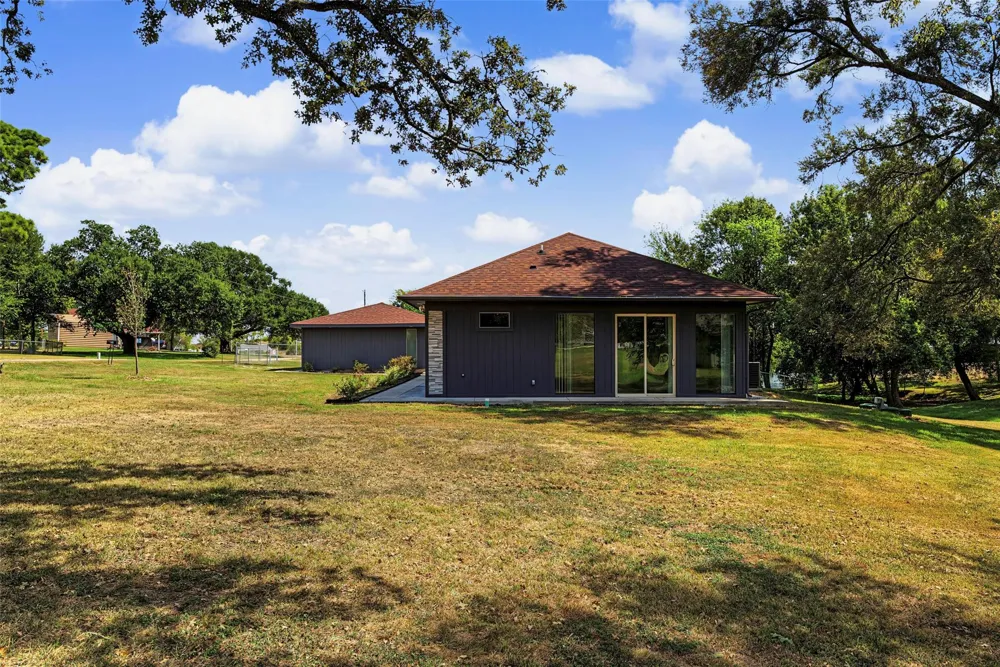 20 Coolcrest Drive Point Blank, TX 77364
