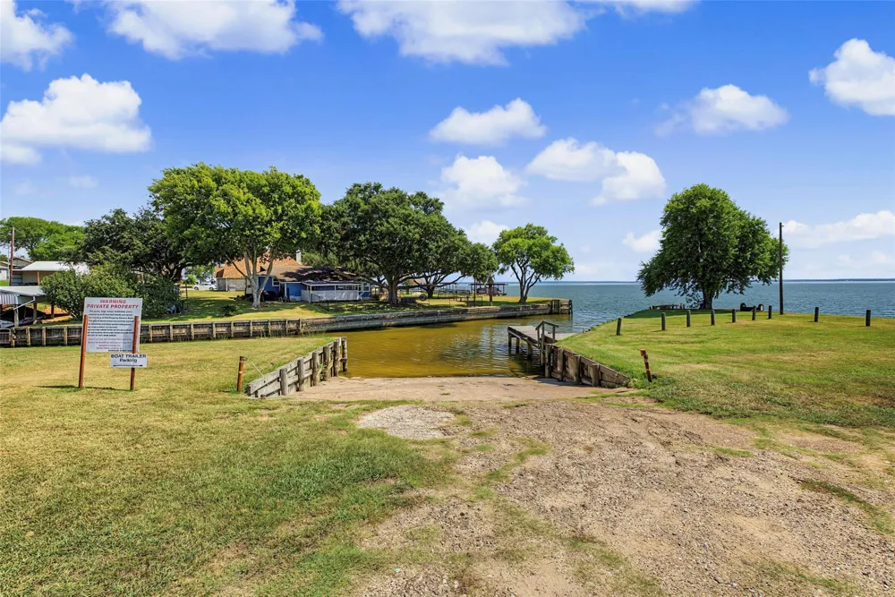20 Coolcrest Drive Point Blank, TX 77364