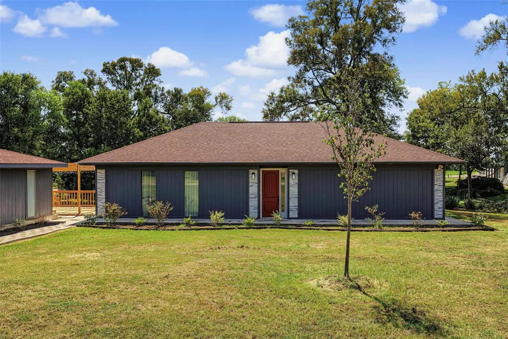 20 Coolcrest Drive Point Blank, TX 77364