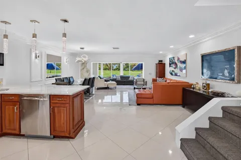 28 Southport Lane #C