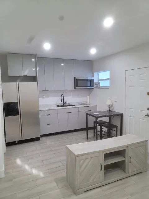 7975 Crespi Boulevard #3A