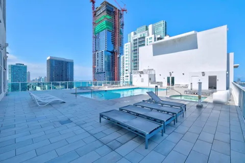133 NE 2nd Avenue #1408