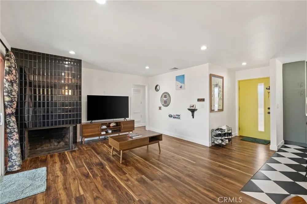 368 Vine Upland, CA 91786