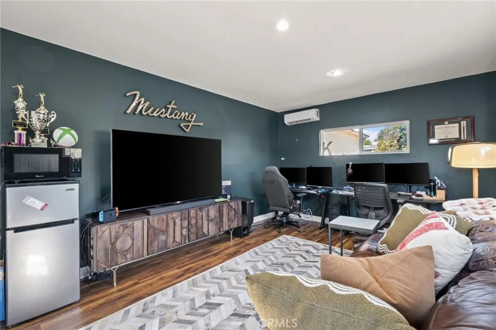 368 Vine Upland, CA 91786
