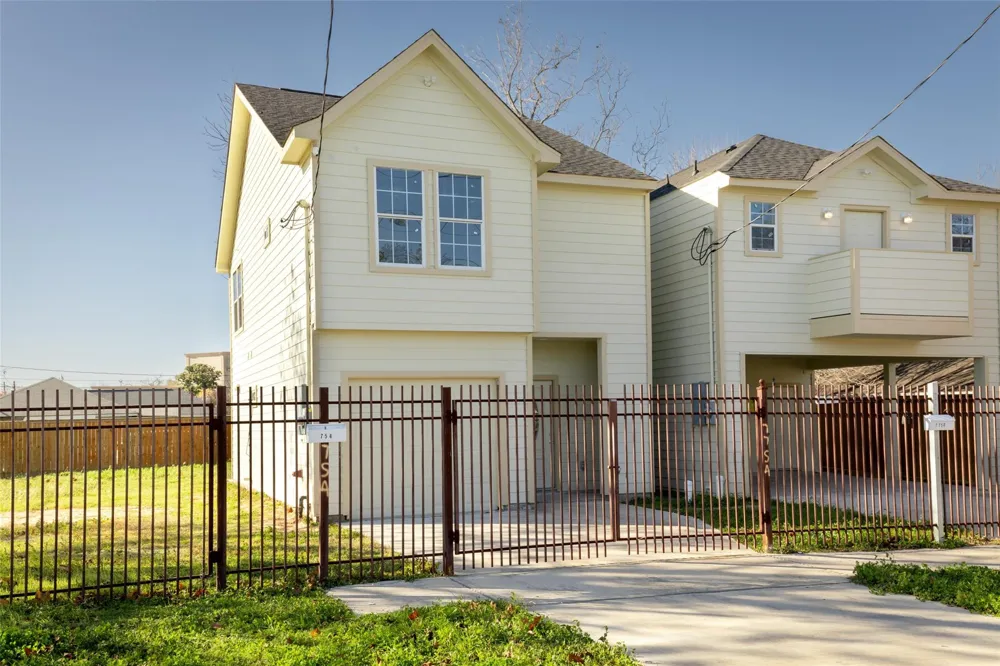 7754 Avenue J Houston, TX 77012