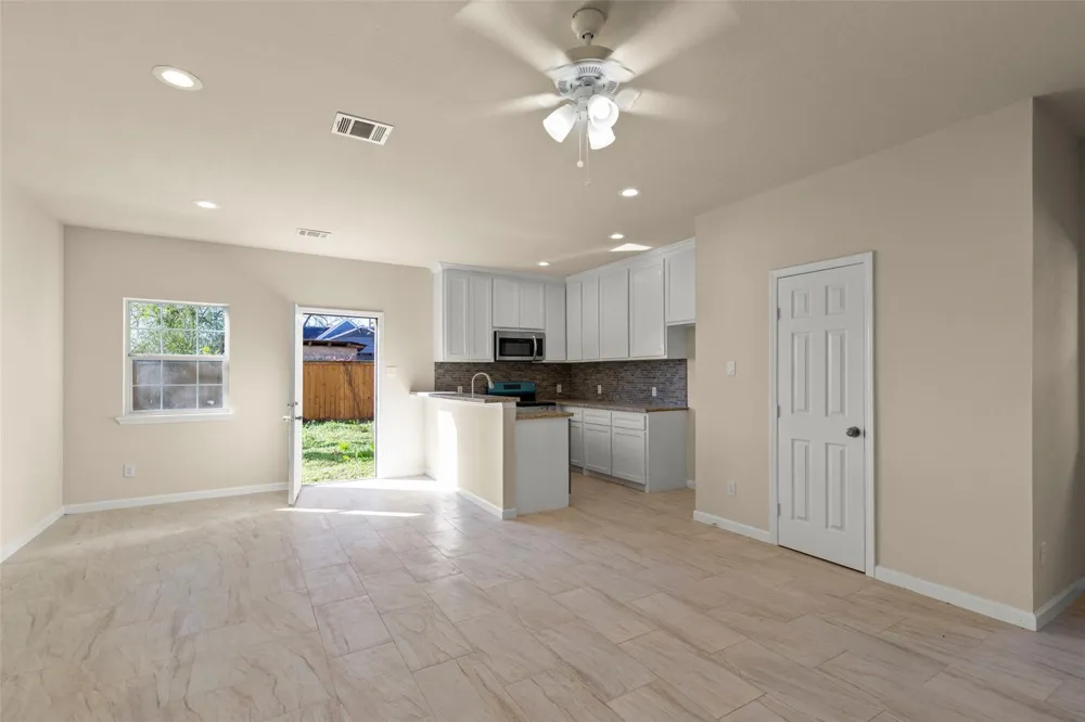 7750 Avenue J Houston, TX 77012