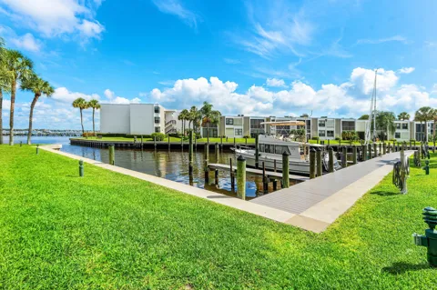 1950 SW Palm City Road #14203