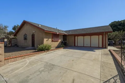 1819 La Puerta Avenue