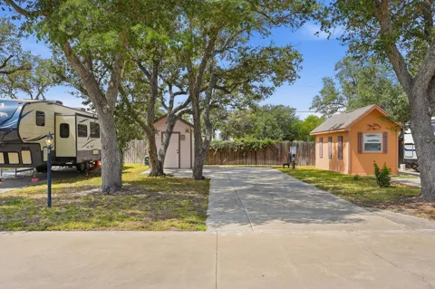 1406 W Corpus Christi