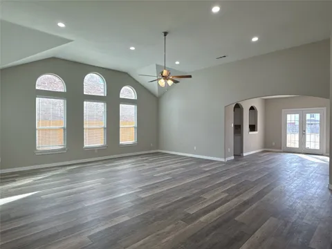 1913 Pin Oak Trail