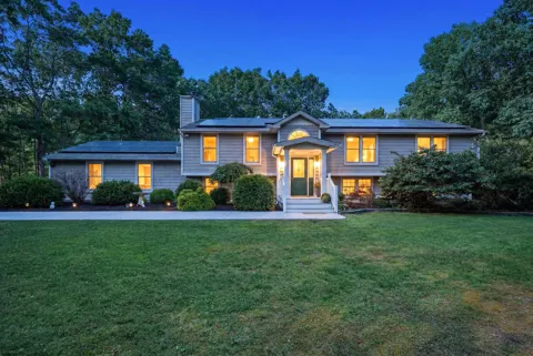 6 Manchester Ct