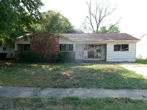 3216 Thunderbird Lane