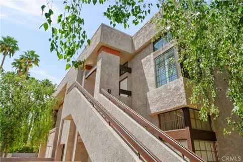 2601 S Broadmoor