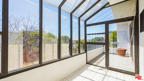 1220 Roxbury Drive #302