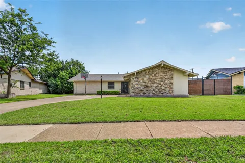 1744 Gross Road