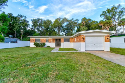 760 Magnolia Avenue