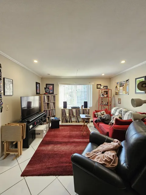 119 NE 19TH COURT #211G