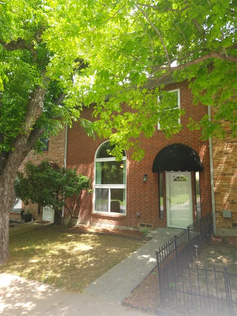426 W Oak Street