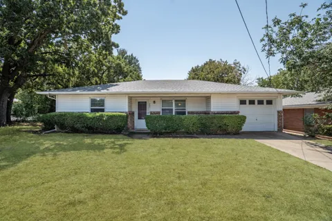 724 Chisholm Trail