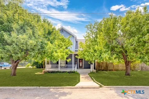 116 S Hackberry Avenue