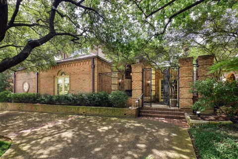 7724 Glen Albens Circle