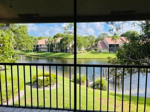 5621 Coach House Circle