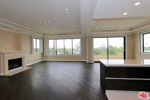 12234 Montana Avenue #402