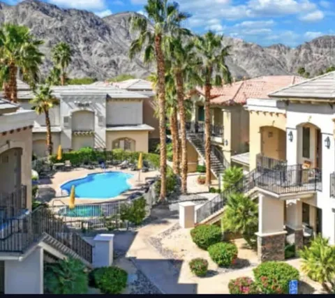 50650 Santa Rosa Plaza #3
