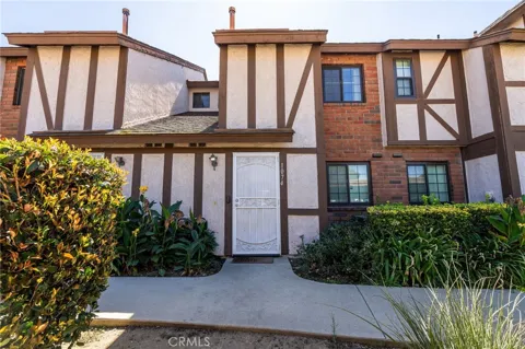 1074 S Mountain
