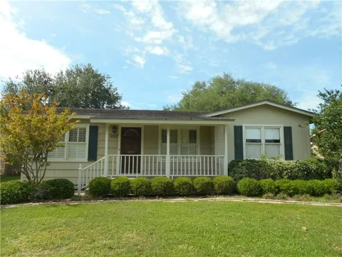 902 Wilshire Place