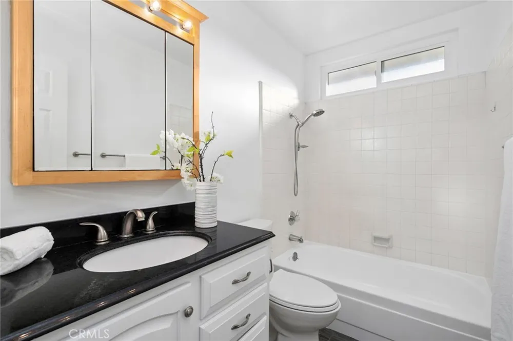 25182 Stockport Laguna Hills, CA 92653