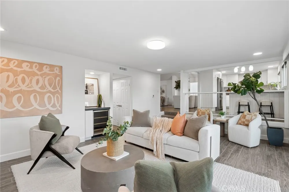 25182 Stockport Laguna Hills, CA 92653