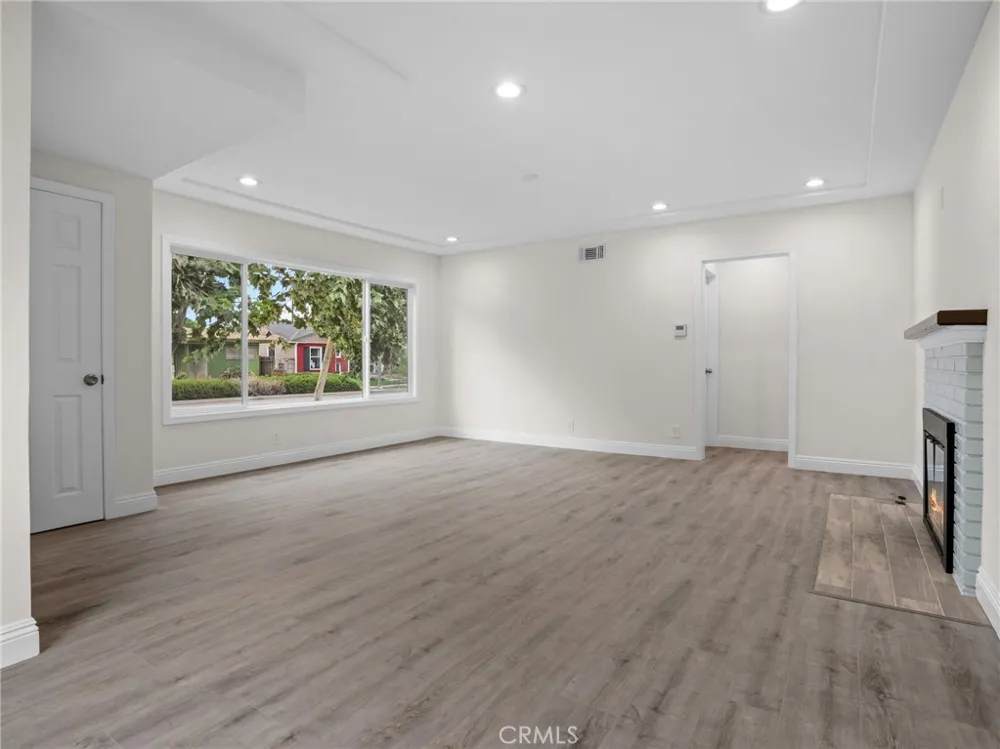 2422 Forest Santa Ana, CA 92706