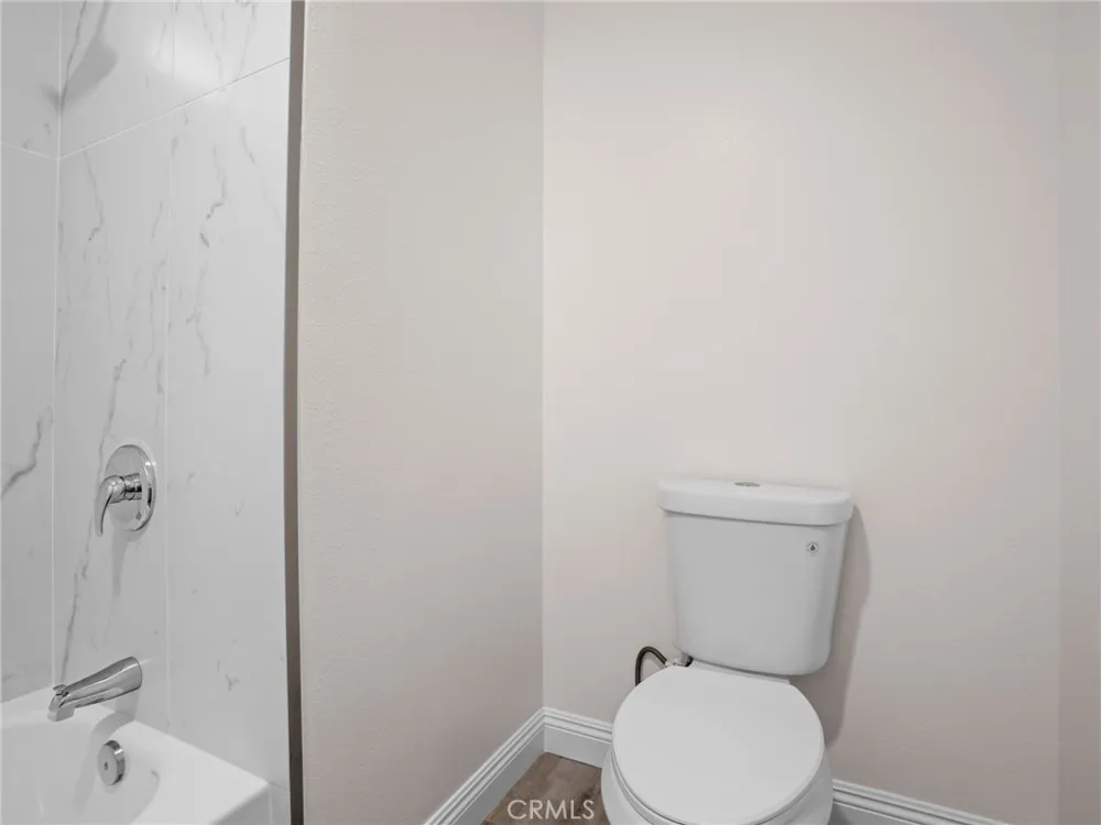 2422 Forest Santa Ana, CA 92706