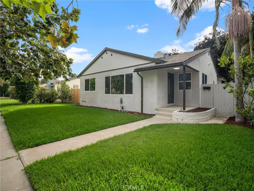 2422 Forest Santa Ana, CA 92706