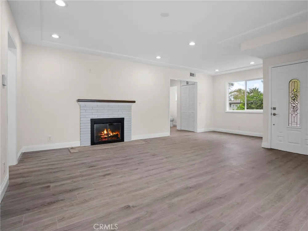 2422 Forest Santa Ana, CA 92706