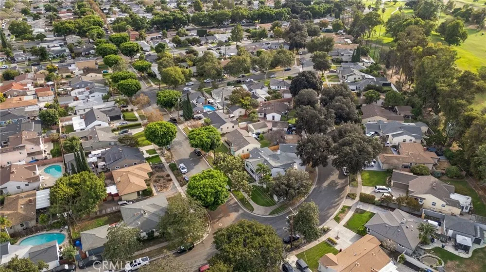 2422 Forest Santa Ana, CA 92706