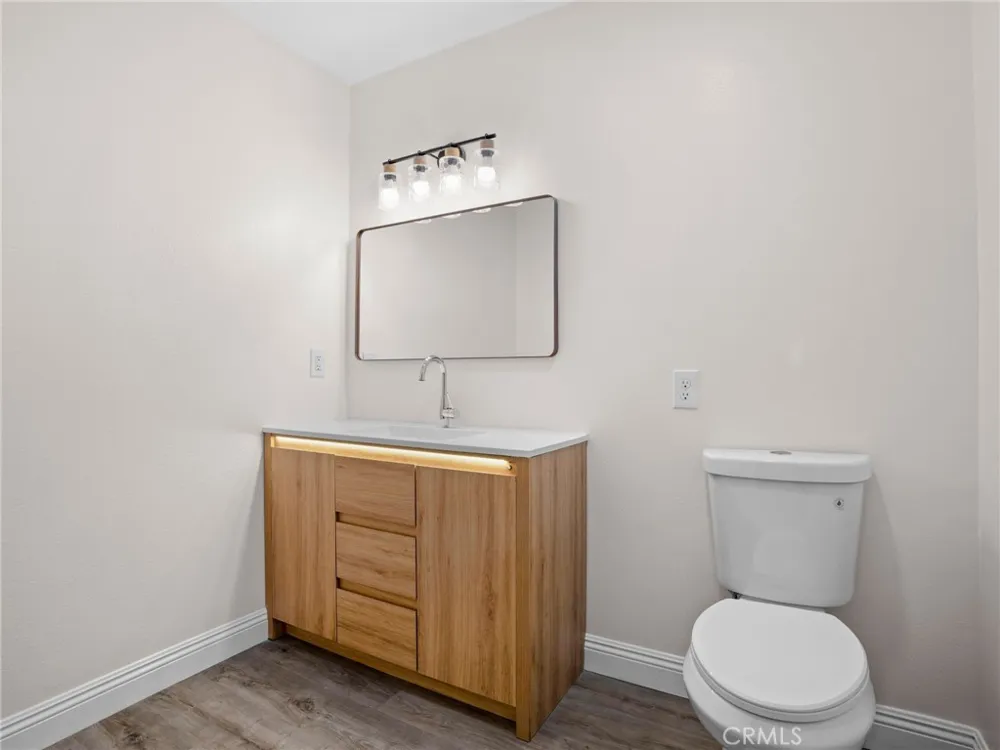 2422 Forest Santa Ana, CA 92706
