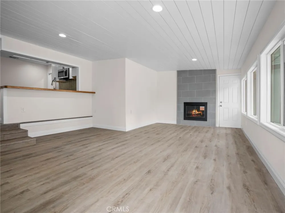 2422 Forest Santa Ana, CA 92706