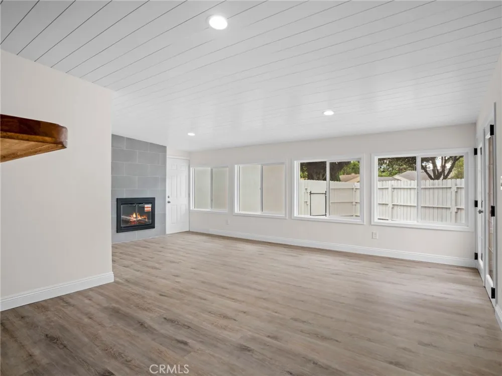 2422 Forest Santa Ana, CA 92706