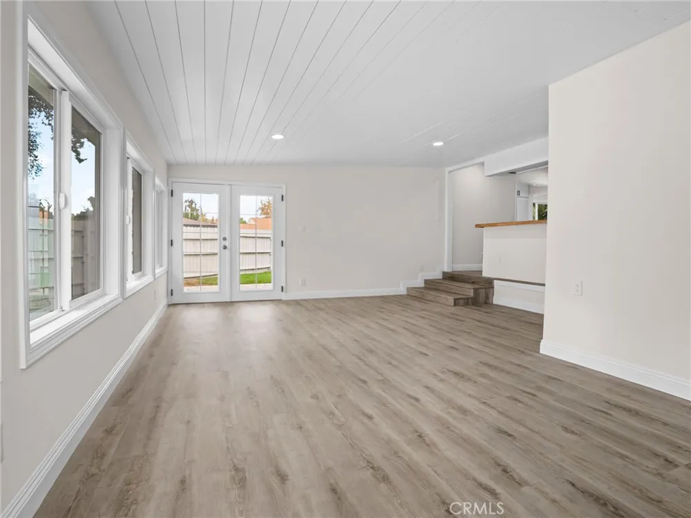 2422 Forest Santa Ana, CA 92706