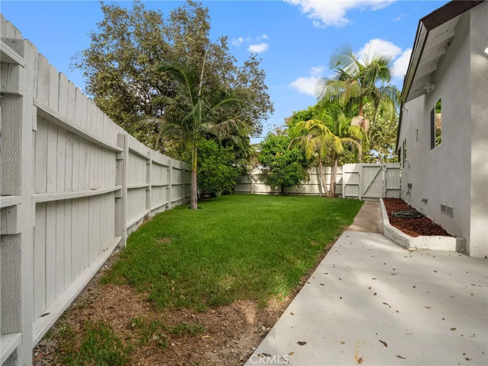 2422 Forest Santa Ana, CA 92706